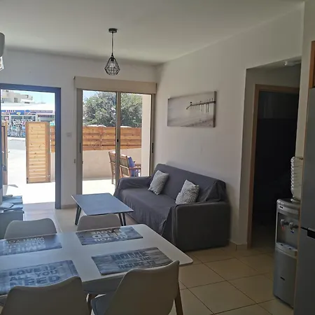 Sunny Coast By The Sea Apartment