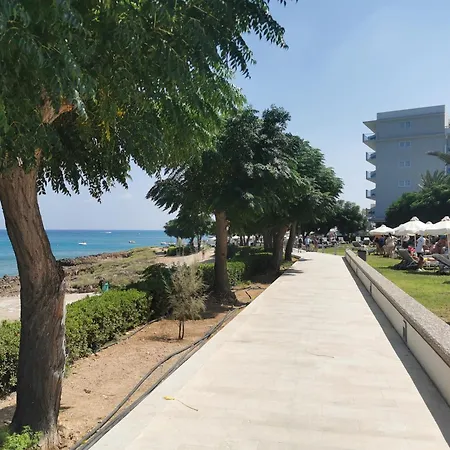 Sunny Coast By The Sea דירה